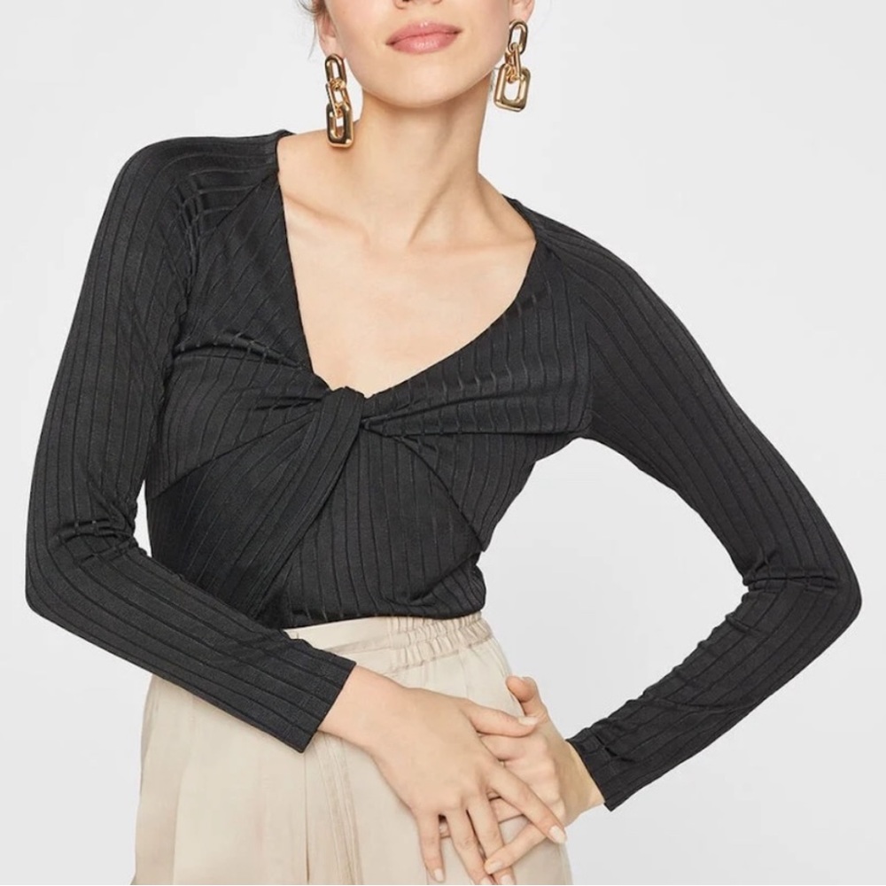 Club Monaco front twist top long sleeve